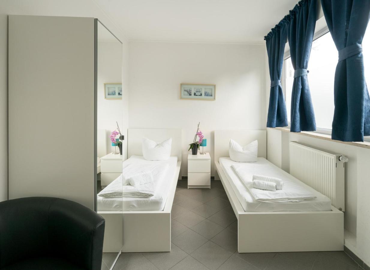 Quarto com Cama de Casal ou 2 de Solteiro
